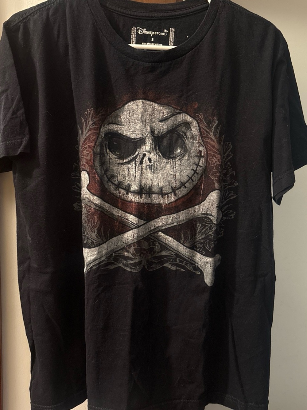 Disney Graphic Skull & Crossbones Tee in Black Size Small